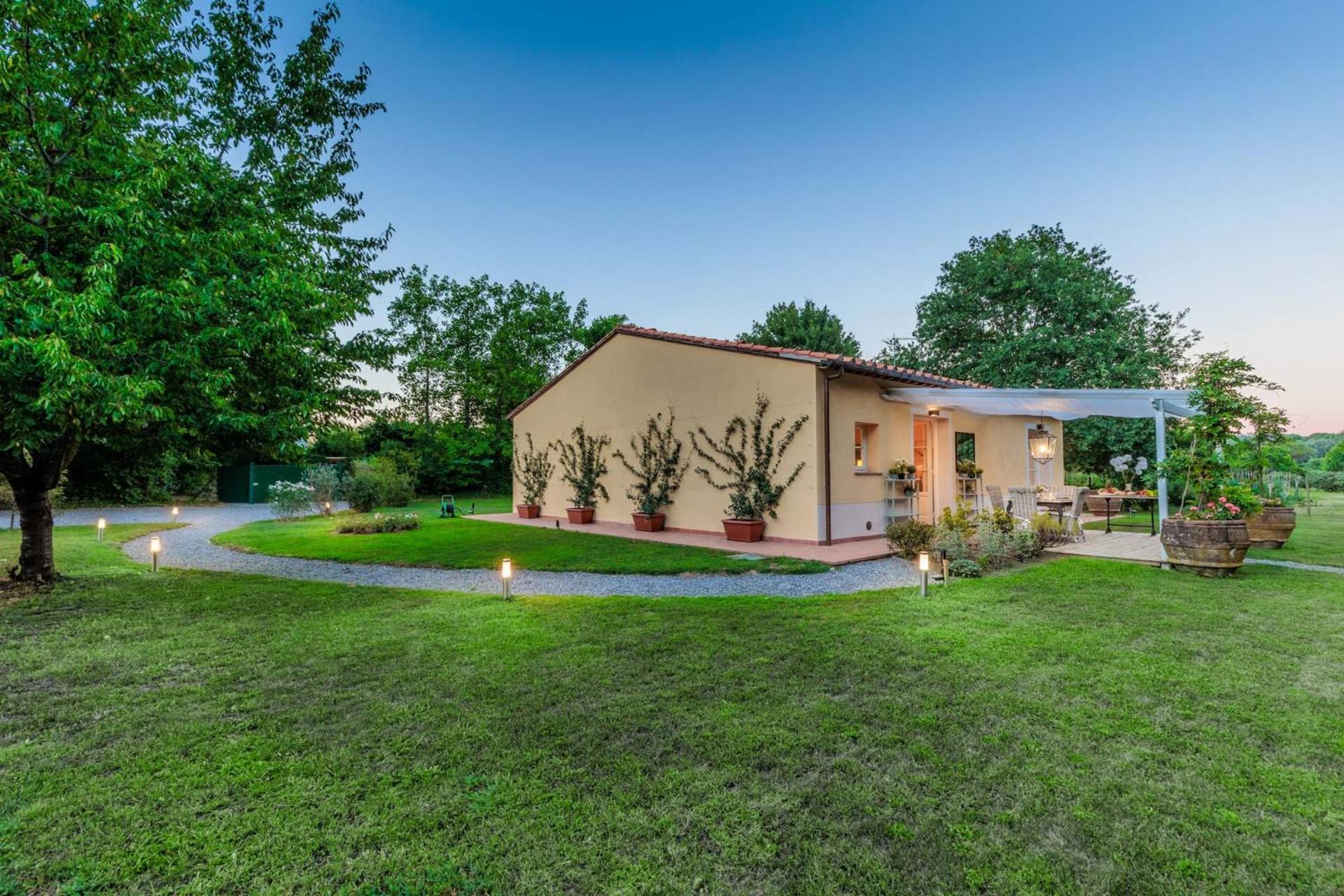 Villa Bassotta, A Charming Cottage Лукка Экстерьер фото